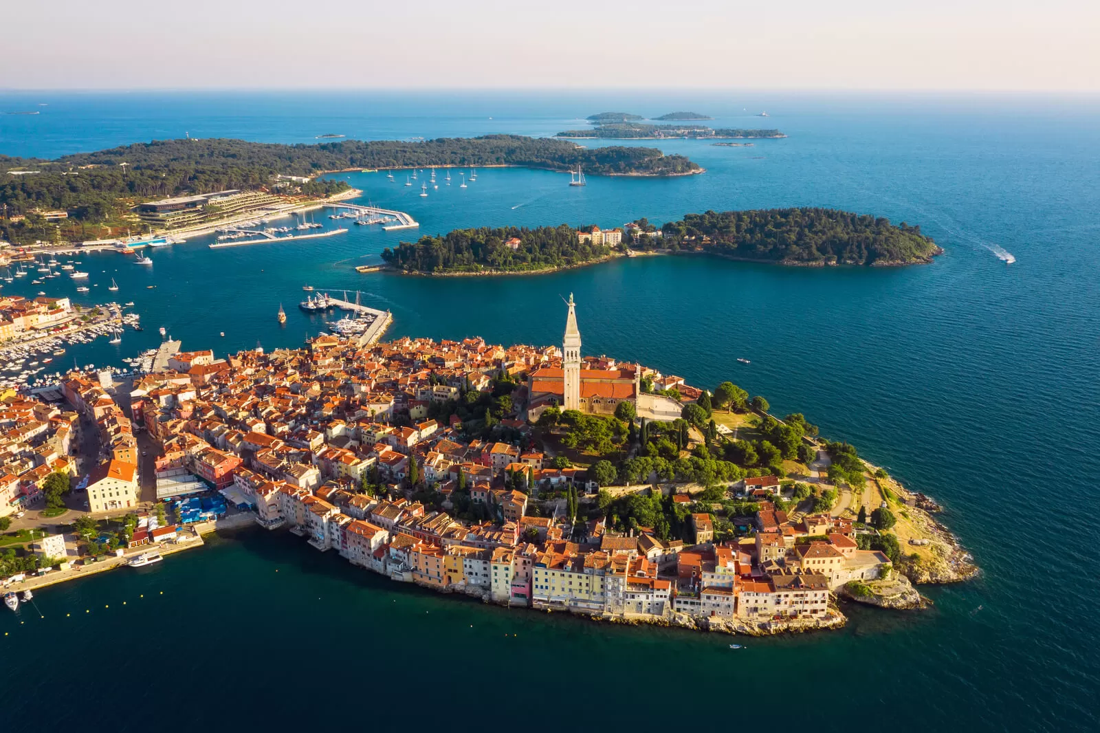 Das zauberhafte Rovinj mit einer wunderschönen Altstadt und der Kirche St. Euphemia