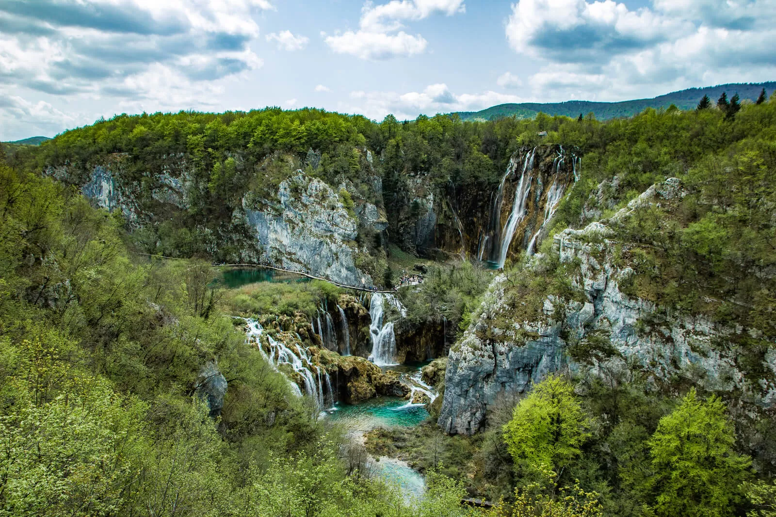 Plitvička Jezera mit unbeschreiblicher Natur und Wasserfällen